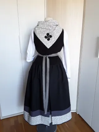 TRAJE NESKA-BASERRITARRA "145 EUROS "