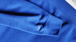 Felpa blu con cappuccio e tasche, colore azzurro