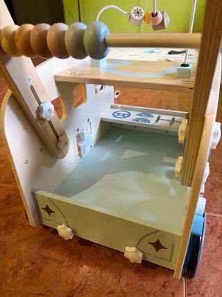 Andador bebé madera actividades