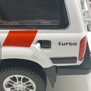 Toyota Land Cruiser LC80 1:24.Nuova,con luci,suoni