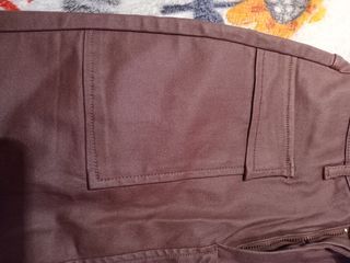 Falda marrón de cuero con bolsillos