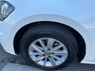 Volkswagen Golf Advance 1.0 TSI