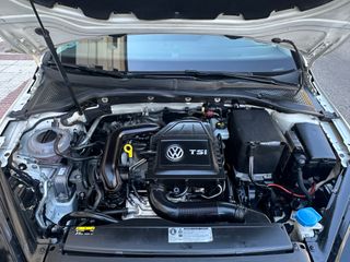 Volkswagen Golf Advance 1.0 TSI