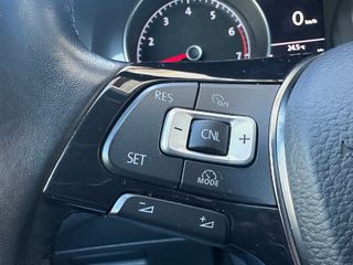 Volkswagen Golf Advance 1.0 TSI