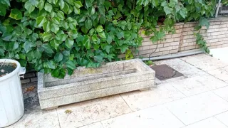 Jardinera de piedra rectangular