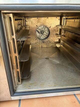 Horno de convección profesional. Sin usar. 10 años