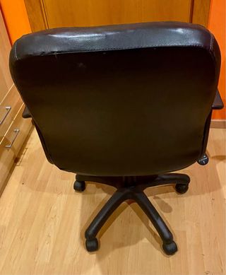 Sillón de oficina negro