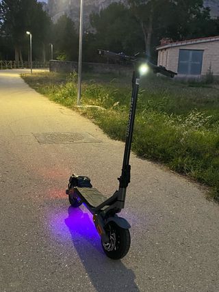Patinete eléctrico con luces LED originales