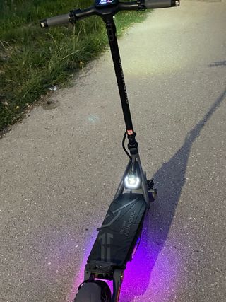 Patinete eléctrico con luces LED originales