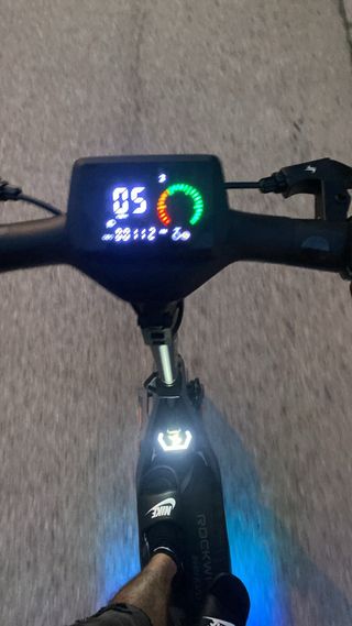 Patinete eléctrico con luces LED originales
