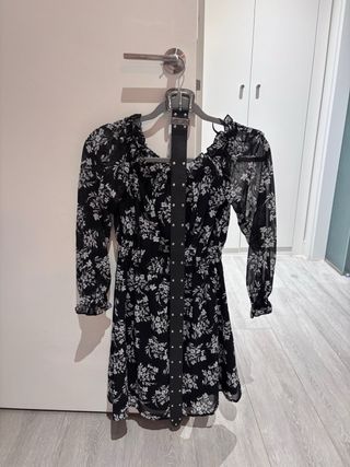 Vestido Guess floral negro blanco T.XS