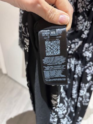 Vestido Guess floral negro blanco T.XS