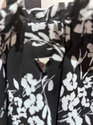 Vestido Guess floral negro blanco T.XS