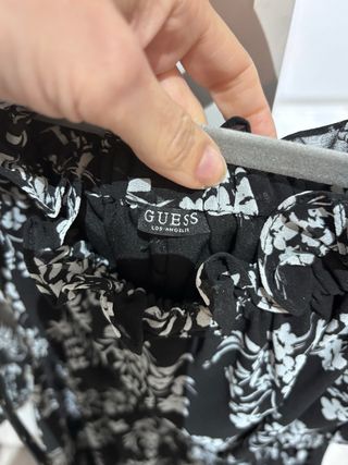 Vestido Guess floral negro blanco T.XS