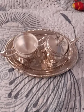 Azucarero y lechera de metal plate