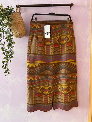 Falda midi Zara étnica bordada