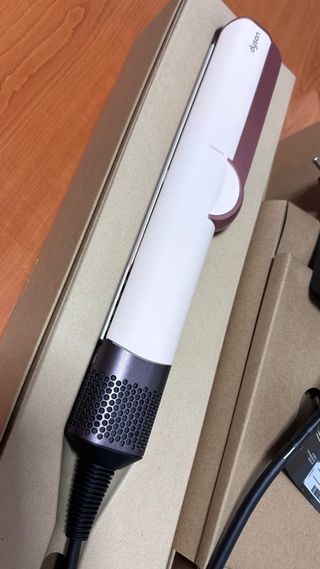 Dyson Airstrait NUEVA (sin uso) + garantía