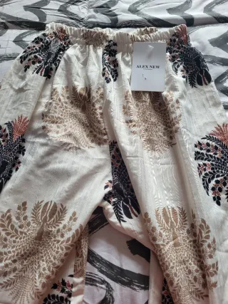 Pantalón ancho estampado floral