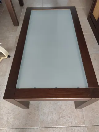 Mesa de centro madera y cristal.