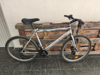 Bicicleta Rockrider plateada