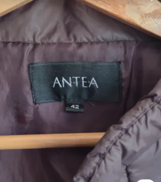 Abrigo acolchado Antea marrón No pesa y abriga