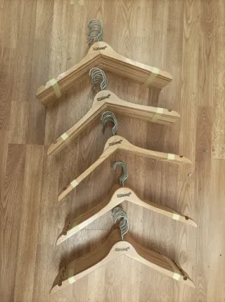 Lote 50 Perchas madera