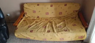 Sofá cama tela y madera