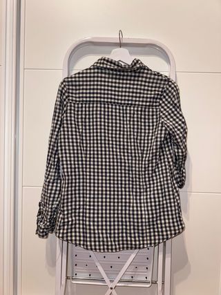 Camisa de cuadros azul y blanco