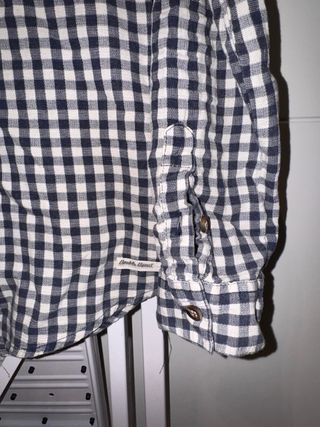 Camisa de cuadros azul y blanco