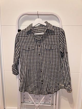 Camisa de cuadros azul y blanco