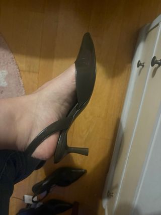 Zapatos tacón bajo verde caqui