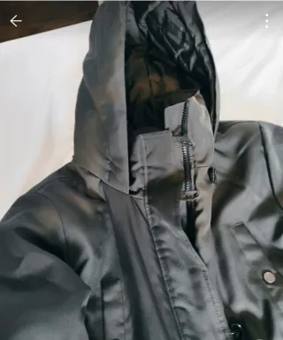 Abrigo acolchado impermeable verde