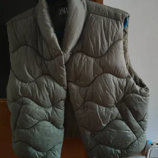 Chaleco Zara acolchado verde oliva Talla M