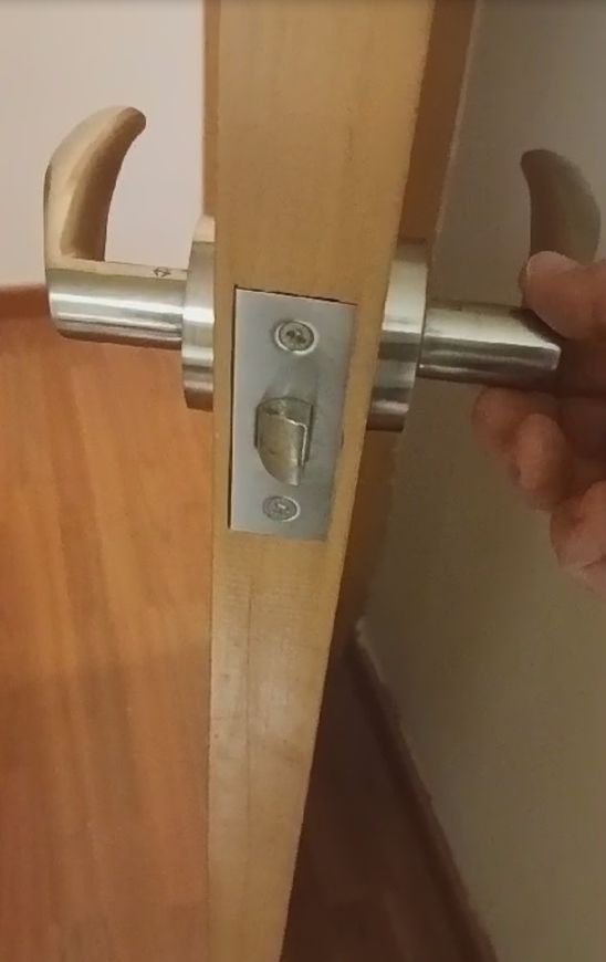 Carpintero reparación manillas puertas