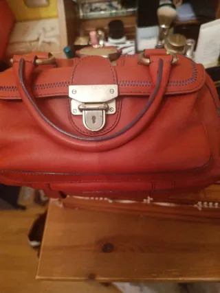 Bolso de mano rojo