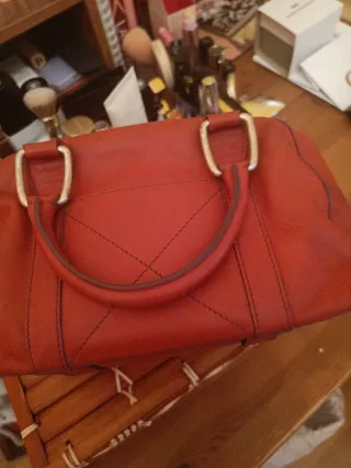 Bolso de mano rojo