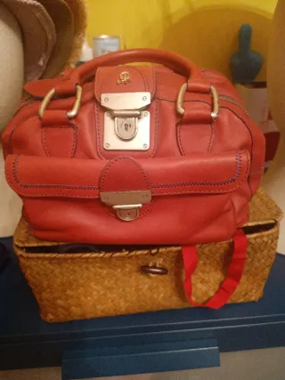 Bolso de mano rojo
