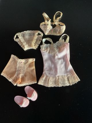 Conjunto Intimate muñeca Nancy de Famosa