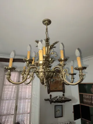 Lámpara de araña dorada antigua