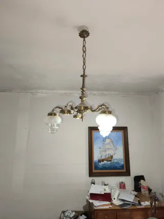 Lámpara de araña dorada antigua