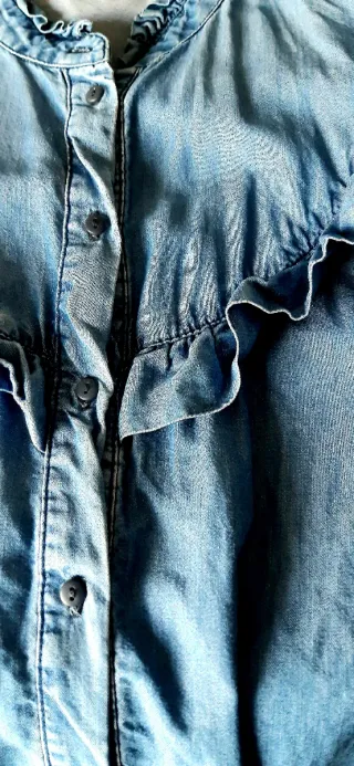 Camisa vaquera con volantes