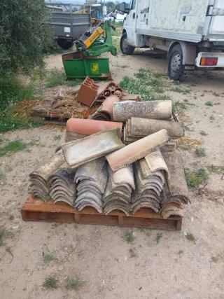 Tejas antiguas de barro.