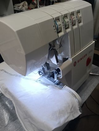 Máquina Remalladora Singer S010L