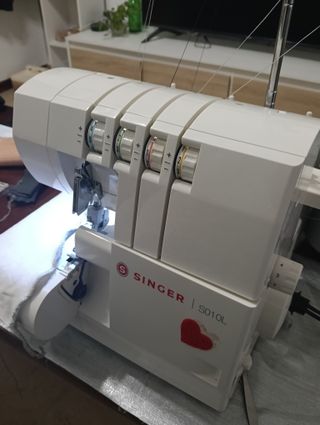 Máquina Remalladora Singer S010L