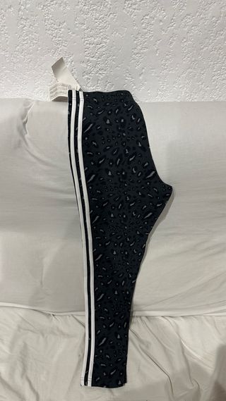 Pantalón deportivo Adidas estampadoo