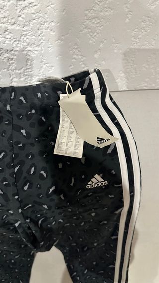 Pantalón deportivo Adidas estampadoo