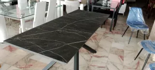 Mesa extensible efecto mármol negra