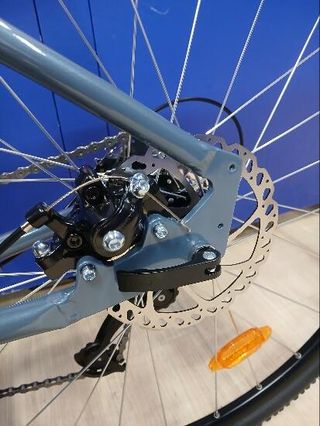 Bicicleta de trekking cuadro bajo Riverside 500 LF azul