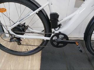 Bicicleta Todocamino E-Actv 100 Gris Perla Eléctrica Cuadro