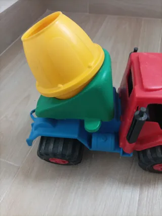 Camión hormigonera de juguete